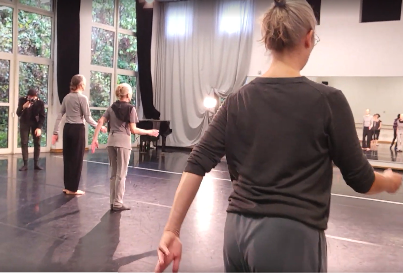 INNER SUSPENSION (2). Mit Susanne Linke in Essen-Werden Tanzhaus Züllig