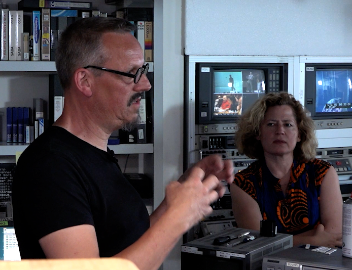 Lebendiger Ort des Wissens und der Inspiration. Besuch von Mona Schieren mit Studierenden der HfK im Tanzfilminstitut