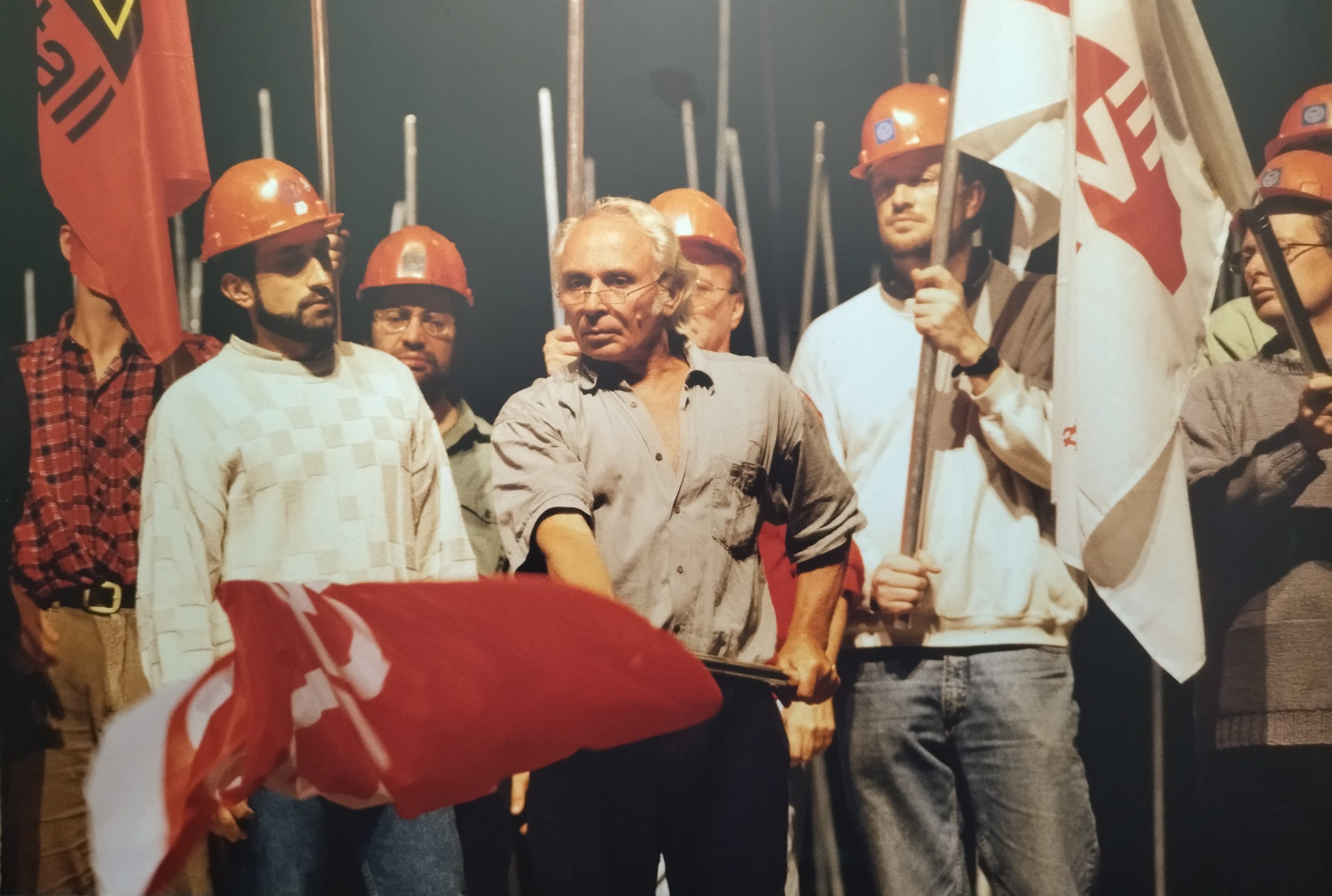 Schätze vom Theater-Flohmarkt: Fotos mit Hans Kresnik entdeckt!